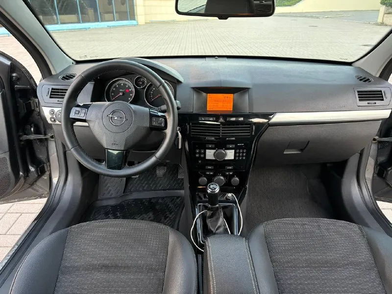 Opel astra н рестайлинг. кузов оцинкован. год 2010. пробег 176т. км. объем 1.6 коробка механика. комплектация косма. 1 хозяин. авто в прекрасном состоянии обслуженный вложений не требует по кузову без дефектов всё как на фото, салон целый не поцарапан не порван состояние новой машины, двигатель работает тихо ровно без замечаний, ходовая часть вся исправно без лишних шумов, климат работает холодит, в комплектации имеется круизконтроль мультируль климат контроль датчик дождя датчик света парктроники покровки подлокотник кожаный салон хорошая летняя резина литые диски автомобиль покупался в ростове-на-дону новым экспортировался одним хозяином без дтп вся база чистая птс оригинал документы в полном порядке. г. мариуполь. цена 630 т, руб. тел : +7 (949) 580-62-90 тел : +7 961 313 02 22 - фотография - 7