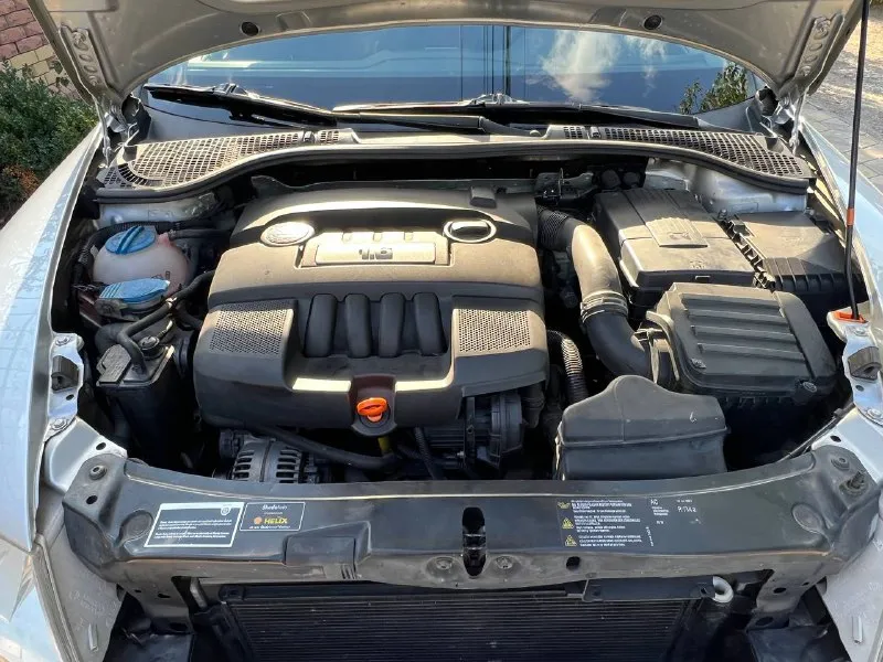 Skoda octavia 2008 года выпуска пробег 180 000 км сборка чехия двигатель 1.6 mpi самый надёжный и простой восьми клапан коробка механика в дтп не участвовала всё стёкла оригинал включая лобовое кондиционер рабочий по кузову нареканий нет за всё время владели 2 хозяина все вопросы по телефону цена 780 000 тысяч рублей +79493929882 - фотография - 10