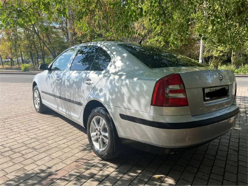 Skoda octavia 2008 года выпуска пробег 180 000 км сборка чехия двигатель 1.6 mpi самый надёжный и простой восьми клапан коробка механика в дтп не участвовала всё стёкла оригинал включая лобовое кондиционер рабочий по кузову нареканий нет за всё время владели 2 хозяина все вопросы по телефону цена 780 000 тысяч рублей +79493929882 - фотография - 5