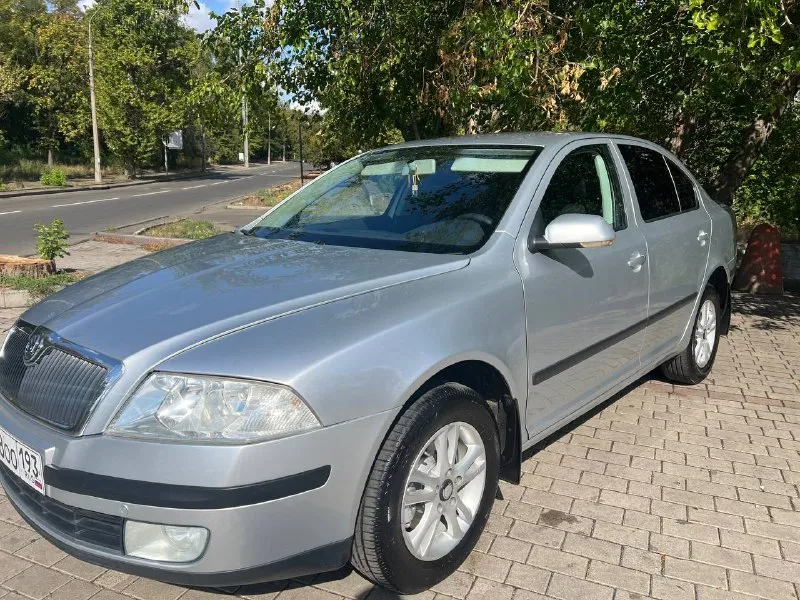 Skoda octavia 2008 года выпуска пробег 180 000 км сборка чехия двигатель 1.6 mpi самый надёжный и простой восьми клапан коробка механика в дтп не участвовала всё стёкла оригинал включая лобовое кондиционер рабочий по кузову нареканий нет за всё время владели 2 хозяина все вопросы по телефону цена 780 000 тысяч рублей +79493929882 - фотография - 6