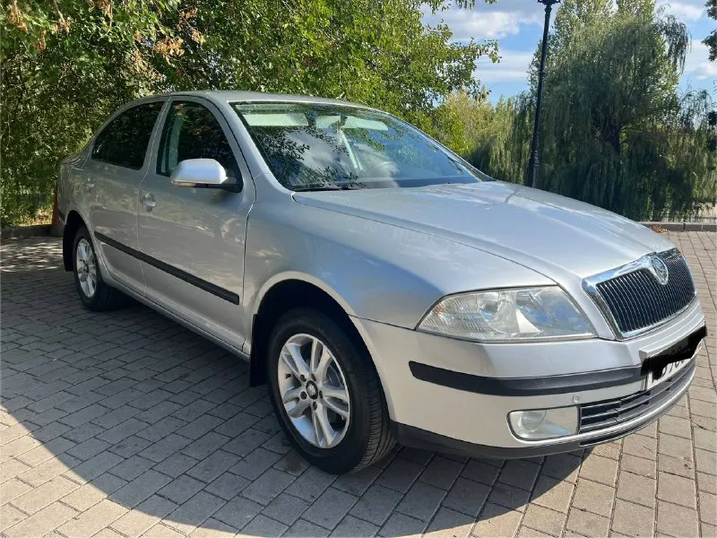 Skoda octavia 2008 года выпуска пробег 180 000 км сборка чехия двигатель 1.6 mpi самый надёжный и простой восьми клапан коробка механика в дтп не участвовала всё стёкла оригинал включая лобовое кондиционер рабочий по кузову нареканий нет за всё время владели 2 хозяина все вопросы по телефону цена 780 000 тысяч рублей +79493929882 - фотография - 7