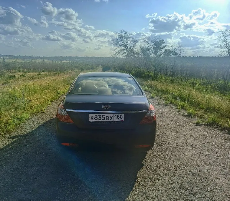 Продаю собственный автомобиль geely emgrand ec-7 fe-1 2014 года выпуска 1.8 мкпп 126 л. с. родной пробег 63 тыс. км второй владелец, сервисное обслуживание (подтверждающие документы). все обслужено, новый акб. abs, кондиционер заправлен и работает, подогревы передних сидений, электростеклоподъемники, электрорегулировка боковых зеркал, подушки безопасности не стреляные, регулировка руля, кожаный салон, 6 штатных динамиков, жк монитор в котором блютуз, aux подключение usb. есть нюансы по лкп и багажнику 510 тыс. руб, небольшой торг у капота +79493357406 осмотр г. кировское. 📲 tg: av 📞 звоните: +7(949)3357406 - фотография - 4