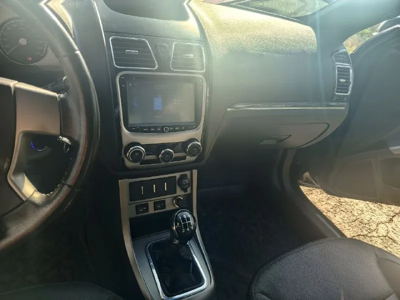 Продаю собственный автомобиль geely emgrand ec-7 fe-1 2014 года выпуска 1.8 мкпп 126 л. с. родной пробег 63 тыс. км второй владелец, сервисное обслуживание (подтверждающие документы). все обслужено, новый акб. abs, кондиционер заправлен и работает, подогревы передних сидений, электростеклоподъемники, электрорегулировка боковых зеркал, подушки безопасности не стреляные, регулировка руля, кожаный салон, 6 штатных динамиков, жк монитор в котором блютуз, aux подключение usb. есть нюансы по лкп и багажнику 510 тыс. руб, небольшой торг у капота +79493357406 осмотр г. кировское. 📲 tg: av 📞 звоните: +7(949)3357406 - фотография - 6