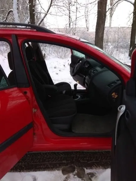 Продам renault megane 2 universal, год выпуска: 2004, пробег: 180 000 км. машина хозяйская, сел и поехал, довезет уверенно и с комфортом. коробка передач: механическая, объем двигателя: 1 598 см³ расход топлива: 6 л/100км лакокрасочное покрытие: незначительные следы эксплуатации (мелкие царапины, сколы) техническое состояние:технически исправна, гаражное хранение. комфорт: кондиционер, электропакет, эл. стеклоподъемники, тонирование стёкол, подогрев зеркал, подогрев сидений, датчик света, мультируль, бортовой компьютер, усилитель руля, датчик дождя, запуск кнопкой мультимедиа: aux, cd, usb безопасность: abs, подушка безопасности (airbag), центральный замок. резина лето, зима полный комплект так же идет с машиной, резина в отличном состоянии. цена 600000 рос. руб. торг у капота. ☎️ +79493185083 📞 звоните: +7(949)3185083 - фотография - 2