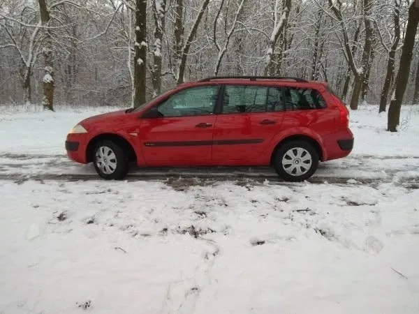 Продам renault megane 2 universal, год выпуска: 2004, пробег: 180 000 км. машина хозяйская, сел и поехал, довезет уверенно и с комфортом. коробка передач: механическая, объем двигателя: 1 598 см³ расход топлива: 6 л/100км лакокрасочное покрытие: незначительные следы эксплуатации (мелкие царапины, сколы) техническое состояние:технически исправна, гаражное хранение. комфорт: кондиционер, электропакет, эл. стеклоподъемники, тонирование стёкол, подогрев зеркал, подогрев сидений, датчик света, мультируль, бортовой компьютер, усилитель руля, датчик дождя, запуск кнопкой мультимедиа: aux, cd, usb безопасность: abs, подушка безопасности (airbag), центральный замок. резина лето, зима полный комплект так же идет с машиной, резина в отличном состоянии. цена 600000 рос. руб. торг у капота. ☎️ +79493185083 📞 звоните: +7(949)3185083 - фотография - 4