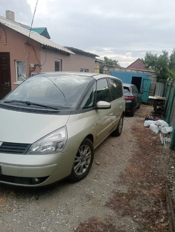 Renault эспейс 4 2005 года. 2.0 бензин. плюс стоит пропан, вписан в птс. пятиместный, два комплекта резины с дисками. лето-17, зима -16 дюймов. 500000 руб. +7 949 338 47 25 владимир. машина в горловке. 📞 звоните: +7(949)3384725 - фотография - 3