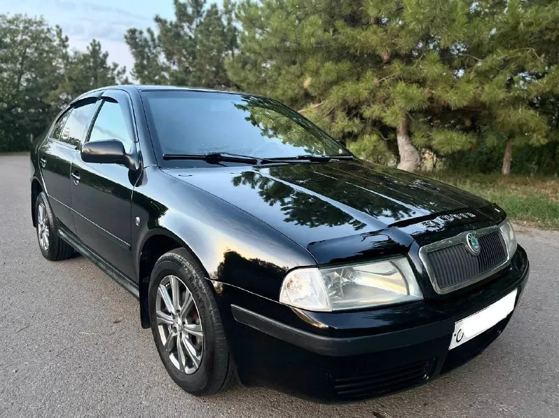 Skoda octavia tour 1.6л mpi в идеальном состоянии! куплена в 2009 году. авто обслужен и не требует вложений. недавно было сделано т. о с заменой грм, помпы, масла, фильтра, свечи. вся геометрия идеально ровная, вся безопасность на месте, все герметики и швы заводские! техническое состояние идеал! двигатель 1.6л. как часы, работает тихо, масло грамма не берёт. кпп и подвеска на отлично. комплектация; кондиционер(заправлен и дует❄️). гур. подушки безопасности. abs. esp. эл. стеклоподъемники. кожаный руль. парктроники. титановые диски. шумоизоляция салона. мультимедиа с bluetooth камера заднего вида. новая резина. сигнализация с автозапуском. кожаные чехлы. состояние кузова очень живое, весь ровный как струна, выглядит так же как на фото. без ржавчины! соответственно и гнили тоже нет, не сверху, не снизу и не внутри! днище, пороги, стаканы, лонжероны! арки крыльев, низа дверей целое, в первозданном виде. по салону всё чисто и опрятно, багажник просто огроменный. 2 ключа г. донецк. 💰цена 615.000₽💰 📞 +7 (949) 411-53-00 - фотография - 8