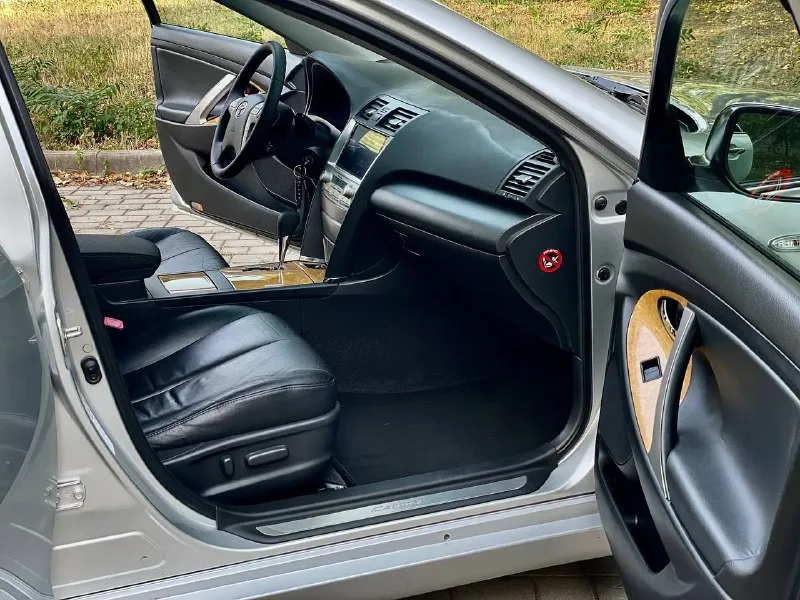 🚀 camry40 один владелец 🔥 птс оригинал ! ❇️ чистая японка ! 🏯 tayota camry 40 🇯🇵 с надежным мотор 2.4 бензин приобреталась в автосалоне города 🏯донецка авто совершенно местное ! ❇️ сейчас стоит на 180 регионе своевременно обслуживание машины ! имеется три ключа сигнализация с автозапуском магнитола с навигацией и камерой заднего вида рабочей, что очень помогает парковаться ! обслуженный совсем не давно газовое оборудование ходовая огонь 🔥 имеется два комплекта колес зима-лето зима на r16 лето на красивых r17 гаражное хранение по кузову имеются возрастные моменты есть притертости не стали убирать все эти моменты так как родная краска ! крашено всего два элемента на авто просто косметика ничего критичного! все легко можно проверить пробег 260.000км автотека 🌿 год выпуска 2007 по документам оформлена на меня я вледелец ! приветствуется полное переоформления и сопровождения в мрэо ! цена 995.000₽ приятный торг у капота автомобиля ! звоните по номеру телефона : +7-949-378-26-62 - фотография - 5