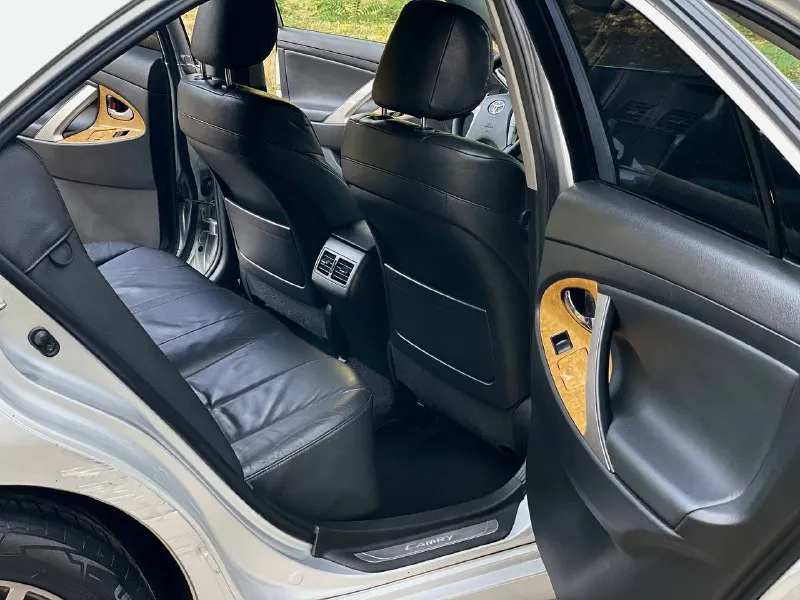 🚀 camry40 один владелец 🔥 птс оригинал ! ❇️ чистая японка ! 🏯 tayota camry 40 🇯🇵 с надежным мотор 2.4 бензин приобреталась в автосалоне города 🏯донецка авто совершенно местное ! ❇️ сейчас стоит на 180 регионе своевременно обслуживание машины ! имеется три ключа сигнализация с автозапуском магнитола с навигацией и камерой заднего вида рабочей, что очень помогает парковаться ! обслуженный совсем не давно газовое оборудование ходовая огонь 🔥 имеется два комплекта колес зима-лето зима на r16 лето на красивых r17 гаражное хранение по кузову имеются возрастные моменты есть притертости не стали убирать все эти моменты так как родная краска ! крашено всего два элемента на авто просто косметика ничего критичного! все легко можно проверить пробег 260.000км автотека 🌿 год выпуска 2007 по документам оформлена на меня я вледелец ! приветствуется полное переоформления и сопровождения в мрэо ! цена 995.000₽ приятный торг у капота автомобиля ! звоните по номеру телефона : +7-949-378-26-62 - фотография - 6