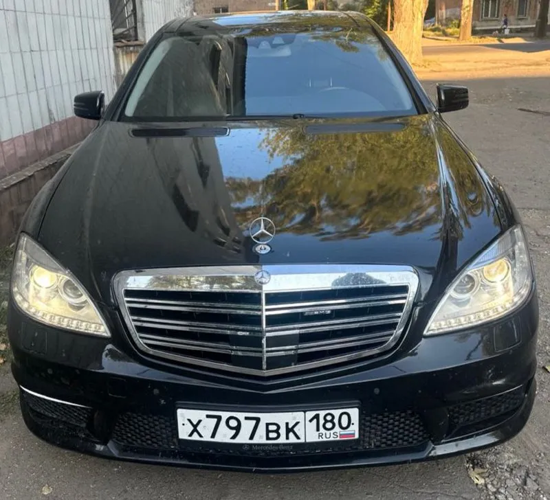 Продам: mercedes benz s klass год: 2010 объем: 5.5 (388л/с) пробег: 280.000 привод: задний собственник, автомобиль чист, без штрафов, залогов, осмотр в макеевке или по договорённости. цена: 1.9 🍋 - самым быстрым отличный торг, любые предложения 🔥 продажа в связи с приобретением другого автомобиля. остальные вопросы: моб. : +79495084061 тг: +380715084061 📲 tg: ваня 📞 звоните: +7(949)5084061 - фотография - 3