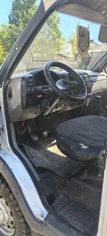 Продам соболь 2007 г. 2.5 машина техники полностью исправна стоят новые карданы все 3 рессоры раздатка двигатель масло не есть работает как часы ▶️смотреть больше фото◀️ 📞 звоните: +7(949)6929130 - фотография - 4