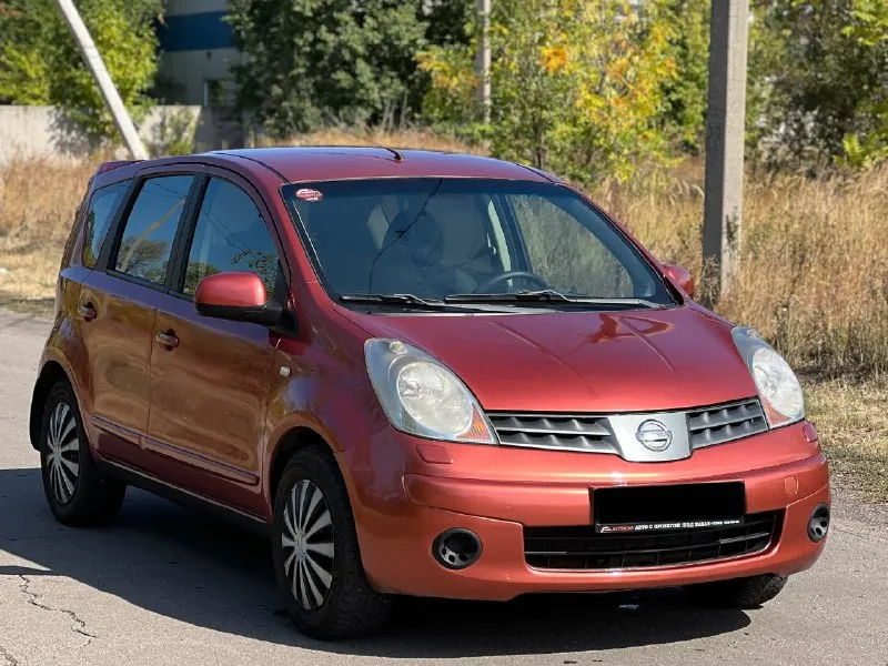 ‼️продам‼️ nissan note год: 2006 : 1.6 коробка: автомат привод: передний автомобиль в отличном состоянии как по кузов, так и по технике. документы так же чистые, переоформление без проблем. работает четко, не троит, едет хорошо. днище, стаканы, арки в отличном состоянии кондиционер рабочий, центральный замок, стеклоподъемники, бортовой компьютер, гур. видеообзор могу скинуть по запросу цена: 520.000 торг у капота обращаться по номеру тел: +79495130731 или в л. с 📞 звоните: +7(949)5130731 - фотография - 2