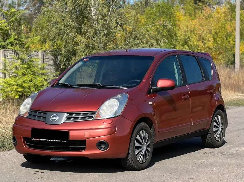 ‼️продам‼️ nissan note год: 2006 : 1.6 коробка: автомат привод: передний автомобиль в отличном состоянии как по кузов, так и по технике. документы так же чистые, переоформление без проблем. работает четко, не троит, едет хорошо. днище, стаканы, арки в отличном состоянии кондиционер рабочий, центральный замок, стеклоподъемники, бортовой компьютер, гур. видеообзор могу скинуть по запросу цена: 520.000 торг у капота обращаться по номеру тел: +79495130731 или в л. с 📞 звоните: +7(949)5130731 - фотография - 5