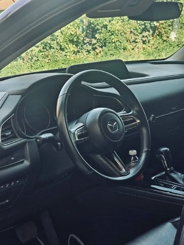 Mazda cx-30 awd 2.5 2020 год полный привод. состояние нового авто! пробег 60 тыс, на 55 тыс сделано большое то. замена масел везде (коробка, приводы) двигатель надежный 189 сил, коробка aisin обычный автомат. комплектация: - led оптика - авто дальний - камера заднего вида - адаптивный круиз - car play, - удержание в полосе, - мертвые зоны, - двух зонный климат, - бесключевой доступ, - музыка bose - люк - очень красивый цвет владею авто 4 года, не избавляюсь, машина в отличном состоянии, ночевала всегда в гараже, бережная эксплуатация. зимняя резина с дисками в отличном состоянии в комплекте идёт! вся безопасность на месте, любые проверки. цена 2 550 000 руб, торг +7 949 303 2834 📞 звоните: +7(949)3032834 - фотография - 5