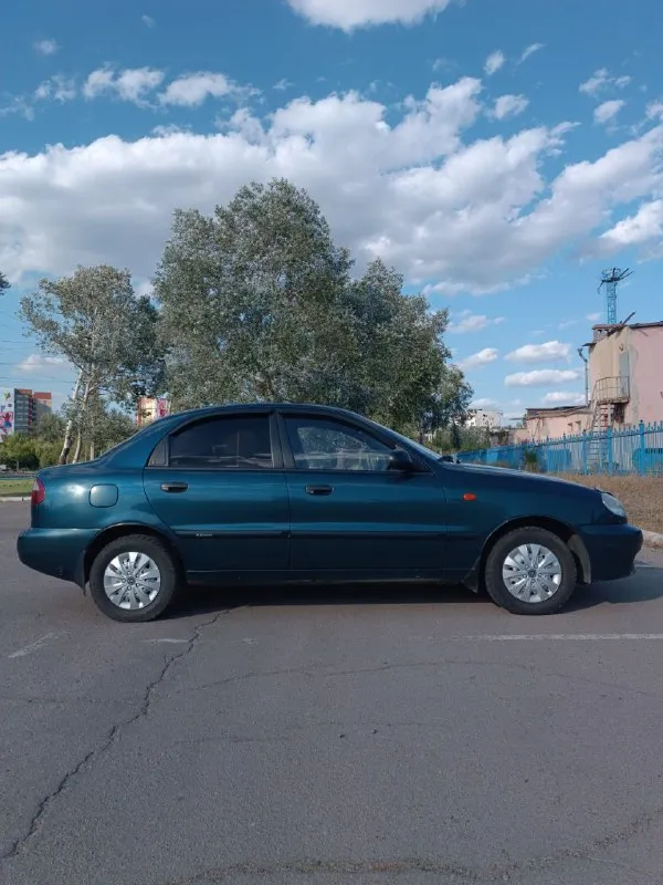 Daewoo sens 1.4 💰цена: 280 000р (торг) 🏢город: мариуполь 📅год выпуска: 2002 🧾пробег: 194 000км ⚙️двигатель: 1.4 ⛽топливо: бензин/газ ⚙️кпп: механика 📄:собственник моя мать 📞 телефон: +79497056939 дмитрий 💾 описание: 🔹 кузов в отличном состоянии( поляк ) 🔹 вся в родном окрасе ( есть местами ньансы ) машина толком не эксплуатировалась с 2020 года 🔹 наша семья второй владелец(отца не стало в 2020 году) 🔹 двигатель, коробка, ходовая в порядке 🔹 по остальным вопросам расскажу при встречи или по телефону больше фото могу выслать - фотография - 3