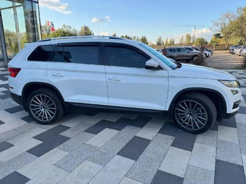 Продам шкода кодиак,2019года,215000км пробег,2.0 дизель, полный привод, в отличном состоянии, мотор, коробка, на 5+, по кузову все в родне, машина в донецке, переофомление в мрэо без проблем, вы будите 3м хозяином, цена 2800000,. , +79495089339 - фотография - 4