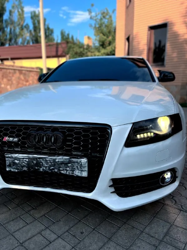 Audi a4 s-line редкая комплектация! - 1.8 турбо, в хорошем состоянии! коробка - автомат в идеальном состоянии! пробег-реальный пробег авто 196 тыс! год - 2008 колеса - зима и лето комплектация - самая жирная s-line цена -1280🍋 все вопросы +79494069618 состояние очень хорошие, комплектация s-line настоящая не просто наклейки. музыка bang & olufsen audi достойный чистый звук. сидение s-line очень удобное и комфортное, все в черной алькантаре и потолок тоже, машина полностью напичкана разной электроникой и главное что все идеально работает. всегда вовремя обслуживался качественным маслом и фильтрами и все запчасти только хорошие покупались и всегда вовремя. audi для ценителей немецкого автопрома, кто купит будет очень довольный ! 📞 звоните: +7(949)4069618 - фотография - 5