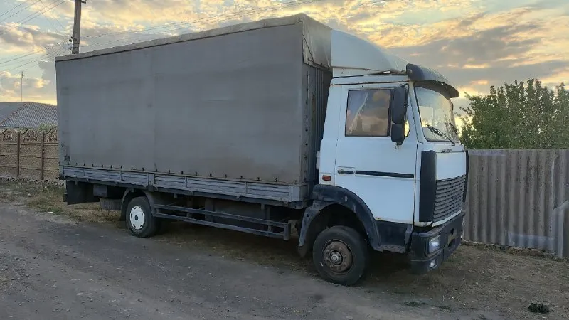 Продам на запчасти маз 4370 зубренок задний мост в сборе 65000 передняя балка 20000 тент в хорошем состоянии 20000 кузов 10000 кабина 10000 спойлер на кабину 4000 рессоры по 10000 за пачку колеса в сборе 15000/шт состояние резины отличное. бак 250л 6000 аккумуляторы 06.2023г 130а 3000р/шт в наличии 2шт ящик под инструменты 3000 ящик для аккумуляторов 3000 кардан 8000 рулевой редуктор 12000 сцепление д245 корзина и диск 5000 стартер д245 5000 двигателя и коробки нет. все остальное в наличии как на фото. находится в георгиевке. целиком цена будет 180000. торг. на раме часть вин кода не читается. машина приехала своим ходом. все работало в норме. +79591353697 +79591614673 📞 звоните: +7(959)1353697 - фотография - 2