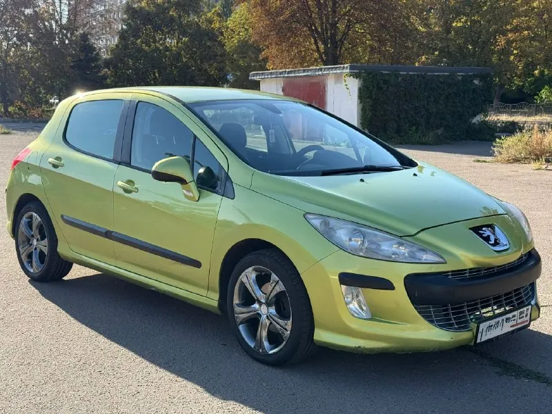 Peugeot 308, 2008 г. акпп продаю свой peugeot 308, 2007 года выпуска. пробег 177 000 км. автомобиль в отличном состоянии, полностью обслужен и не требует вложений. машина всю жизнь провела на юге и не видела зимних солей, поэтому кузов в отличном состоянии! комплектация: • двухзонный климат-контроль • подогрев сидений • круиз-контроль что было сделано: • полностью заменены тормоза (диски, колодки, суппорты). • установлена контрактная акпп. • новые радиаторы (основной и кондиционера). • новый компрессор кондиционера. • обслужена ходовая и установлена новая летняя резина. цена: 485₽ осмотр: донецк, текстильщик. ☎️ +79494816348 - фотография - 2