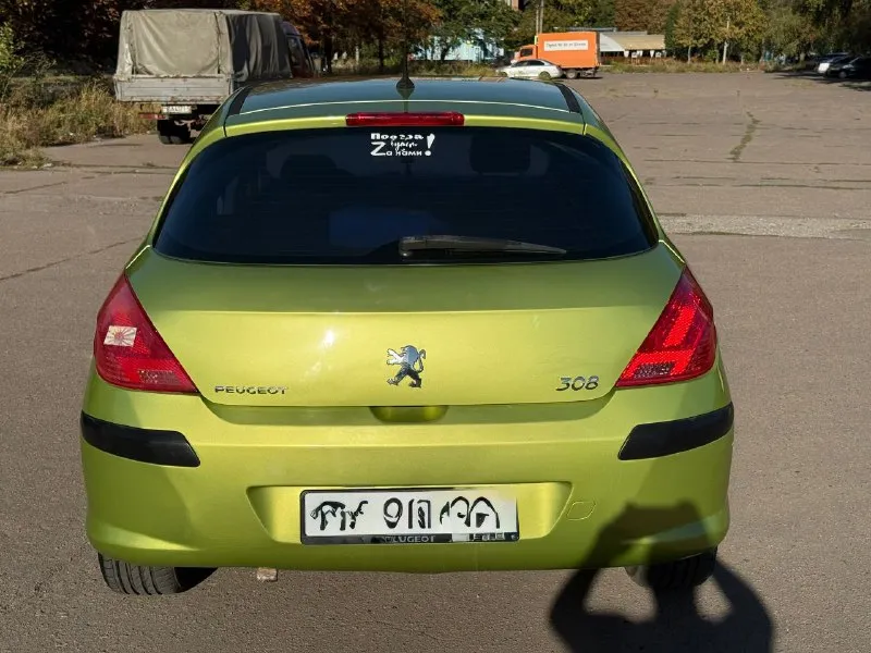 Peugeot 308, 2008 г. акпп продаю свой peugeot 308, 2007 года выпуска. пробег 177 000 км. автомобиль в отличном состоянии, полностью обслужен и не требует вложений. машина всю жизнь провела на юге и не видела зимних солей, поэтому кузов в отличном состоянии! комплектация: • двухзонный климат-контроль • подогрев сидений • круиз-контроль что было сделано: • полностью заменены тормоза (диски, колодки, суппорты). • установлена контрактная акпп. • новые радиаторы (основной и кондиционера). • новый компрессор кондиционера. • обслужена ходовая и установлена новая летняя резина. цена: 485₽ осмотр: донецк, текстильщик. ☎️ +79494816348 - фотография - 4