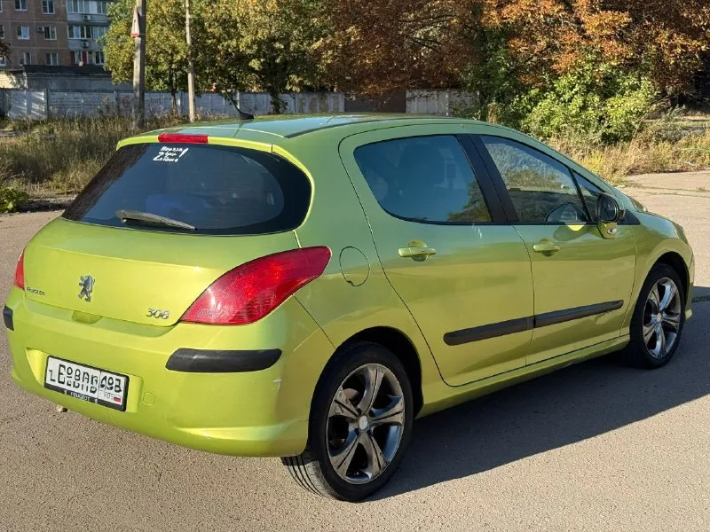 Peugeot 308, 2008 г. акпп продаю свой peugeot 308, 2007 года выпуска. пробег 177 000 км. автомобиль в отличном состоянии, полностью обслужен и не требует вложений. машина всю жизнь провела на юге и не видела зимних солей, поэтому кузов в отличном состоянии! комплектация: • двухзонный климат-контроль • подогрев сидений • круиз-контроль что было сделано: • полностью заменены тормоза (диски, колодки, суппорты). • установлена контрактная акпп. • новые радиаторы (основной и кондиционера). • новый компрессор кондиционера. • обслужена ходовая и установлена новая летняя резина. цена: 485₽ осмотр: донецк, текстильщик. ☎️ +79494816348 - фотография - 5