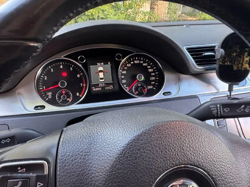 Volkswagen passat b7 1.8 tsi
Кпп - роботизированная 7ст
Пробег - 163.555km
Цена - 1.250.000₽
Год выпуска - 2011
Тел. - +79494198582
Если не отвечаю на него звоните на второй номер: +79495791941
Автомобиль в хорошем состоянии, с родным пробегом. По кузову есть коцки от камней и небольшие рыжики. Техническая часть на 5+ полностью обслужена и не требует никаких вложений. Двигатель работает идеально, без каких либо посторонних звуков. Коробка переключает плавно. Комплектация: двухзонный климат-контроль; комбинированный салон (кожа+алькантара) подогревы передних сидений; эл. Складываемые зеркала с эл. Регулировкой; парктроники перед, зад; мультируль; 17 диски с шикарной резиной continental (отьездила два сезона) вместе с машиной отдаю зимнюю резину continental (отьездила 2 месяца зимой) с дисками; 2 пары ключей; сигнализация старлайн; датчик света и дождя; недавно поставил би-лед модули, свет шикарный.
Продаю в связи с покупкой другой машины. Все интересующие вопросы задавайте по телефону, могу сразу не ответить, но как увижу, перезвоню - фотография - 1