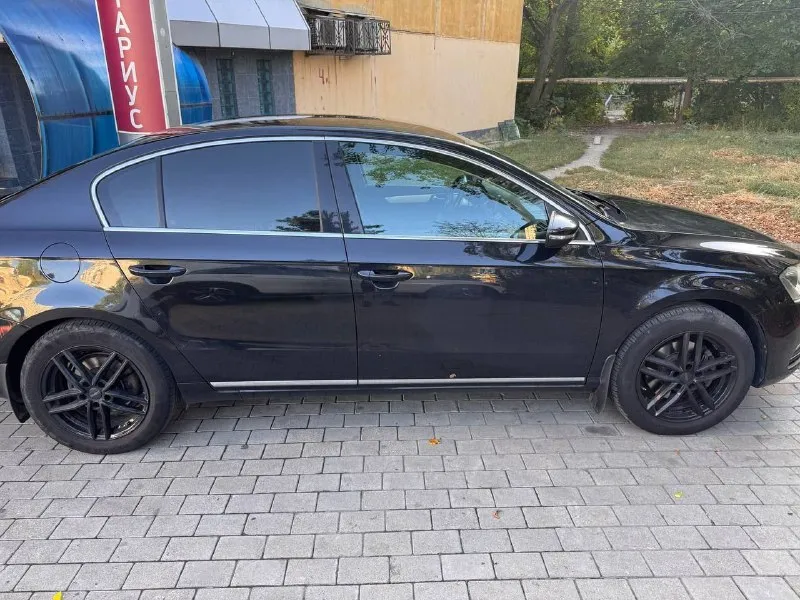 Volkswagen passat b7 1.8 tsi
Кпп - роботизированная 7ст
Пробег - 163.555km
Цена - 1.250.000₽
Год выпуска - 2011
Тел. - +79494198582
Если не отвечаю на него звоните на второй номер: +79495791941
Автомобиль в хорошем состоянии, с родным пробегом. По кузову есть коцки от камней и небольшие рыжики. Техническая часть на 5+ полностью обслужена и не требует никаких вложений. Двигатель работает идеально, без каких либо посторонних звуков. Коробка переключает плавно. Комплектация: двухзонный климат-контроль; комбинированный салон (кожа+алькантара) подогревы передних сидений; эл. Складываемые зеркала с эл. Регулировкой; парктроники перед, зад; мультируль; 17 диски с шикарной резиной continental (отьездила два сезона) вместе с машиной отдаю зимнюю резину continental (отьездила 2 месяца зимой) с дисками; 2 пары ключей; сигнализация старлайн; датчик света и дождя; недавно поставил би-лед модули, свет шикарный.
Продаю в связи с покупкой другой машины. Все интересующие вопросы задавайте по телефону, могу сразу не ответить, но как увижу, перезвоню - фотография - 10
