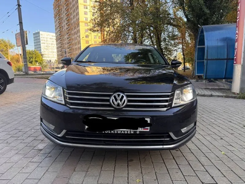Volkswagen passat b7 1.8 tsi
Кпп - роботизированная 7ст
Пробег - 163.555km
Цена - 1.250.000₽
Год выпуска - 2011
Тел. - +79494198582
Если не отвечаю на него звоните на второй номер: +79495791941
Автомобиль в хорошем состоянии, с родным пробегом. По кузову есть коцки от камней и небольшие рыжики. Техническая часть на 5+ полностью обслужена и не требует никаких вложений. Двигатель работает идеально, без каких либо посторонних звуков. Коробка переключает плавно. Комплектация: двухзонный климат-контроль; комбинированный салон (кожа+алькантара) подогревы передних сидений; эл. Складываемые зеркала с эл. Регулировкой; парктроники перед, зад; мультируль; 17 диски с шикарной резиной continental (отьездила два сезона) вместе с машиной отдаю зимнюю резину continental (отьездила 2 месяца зимой) с дисками; 2 пары ключей; сигнализация старлайн; датчик света и дождя; недавно поставил би-лед модули, свет шикарный.
Продаю в связи с покупкой другой машины. Все интересующие вопросы задавайте по телефону, могу сразу не ответить, но как увижу, перезвоню - фотография - 7