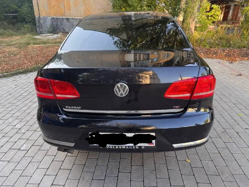 Volkswagen passat b7 1.8 tsi
Кпп - роботизированная 7ст
Пробег - 163.555km
Цена - 1.250.000₽
Год выпуска - 2011
Тел. - +79494198582
Если не отвечаю на него звоните на второй номер: +79495791941
Автомобиль в хорошем состоянии, с родным пробегом. По кузову есть коцки от камней и небольшие рыжики. Техническая часть на 5+ полностью обслужена и не требует никаких вложений. Двигатель работает идеально, без каких либо посторонних звуков. Коробка переключает плавно. Комплектация: двухзонный климат-контроль; комбинированный салон (кожа+алькантара) подогревы передних сидений; эл. Складываемые зеркала с эл. Регулировкой; парктроники перед, зад; мультируль; 17 диски с шикарной резиной continental (отьездила два сезона) вместе с машиной отдаю зимнюю резину continental (отьездила 2 месяца зимой) с дисками; 2 пары ключей; сигнализация старлайн; датчик света и дождя; недавно поставил би-лед модули, свет шикарный.
Продаю в связи с покупкой другой машины. Все интересующие вопросы задавайте по телефону, могу сразу не ответить, но как увижу, перезвоню - фотография - 8