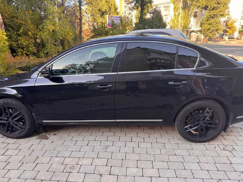 Volkswagen passat b7 1.8 tsi
Кпп - роботизированная 7ст
Пробег - 163.555km
Цена - 1.250.000₽
Год выпуска - 2011
Тел. - +79494198582
Если не отвечаю на него звоните на второй номер: +79495791941
Автомобиль в хорошем состоянии, с родным пробегом. По кузову есть коцки от камней и небольшие рыжики. Техническая часть на 5+ полностью обслужена и не требует никаких вложений. Двигатель работает идеально, без каких либо посторонних звуков. Коробка переключает плавно. Комплектация: двухзонный климат-контроль; комбинированный салон (кожа+алькантара) подогревы передних сидений; эл. Складываемые зеркала с эл. Регулировкой; парктроники перед, зад; мультируль; 17 диски с шикарной резиной continental (отьездила два сезона) вместе с машиной отдаю зимнюю резину continental (отьездила 2 месяца зимой) с дисками; 2 пары ключей; сигнализация старлайн; датчик света и дождя; недавно поставил би-лед модули, свет шикарный.
Продаю в связи с покупкой другой машины. Все интересующие вопросы задавайте по телефону, могу сразу не ответить, но как увижу, перезвоню - фотография - 9