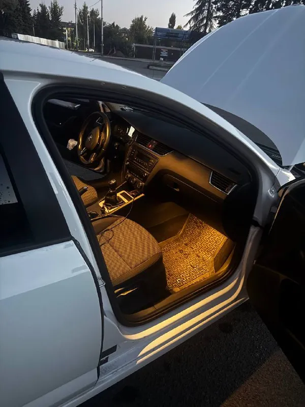 Продам skoda octavia а7 1.4 tsi 2014 г. в ✅(чешской сборки, не путайте с калугой) автомобиль в идеальном состоянии, двигатель 1.4 tsi обслужен от а до я, родной пробег 235 000 км, комплектация очень богатая : 2х зонный климат контроль, подогревы сидений, туманки, круиз контроль, датчик света и дождя, датчик спущенных колес, складываемые электро зеркала с подогревом, полный эл. стекло пакет, сигнализация, кованные диски на летней резине, так же зима на родных легкосплавных дисках, тормозные диски и колодки новые(оригинал), машина не была в дтп,1 хозяин с автосалона, авто останетесь довольны, стекла все родные включая лобовое ! стоимость авто: ✅ 890 000 рублей ✅ телефон для связи: +7 949 485 64 94 - фотография - 9