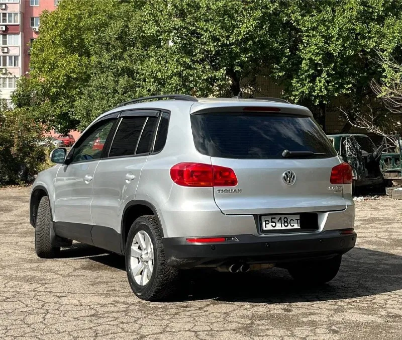 Продам volkswagen tiguan❗️
2014 Год выпуска
Объем двигателя 2.0л tsi (200 лс. )
Asin 6-ст.
Полный привод
Автомобиль находится в идеальном состоянии как по кузову так и по технической части
Двигатель на 5 +✔ работает идеально не троит не дымит двигатель масла не расходует от замены до замены 7000 км
Турбина дует как положено
На 5+ ✔ работает во всех режимах плавно без рывков и пенков
Подвеска на 5+✔ не гремит не стучит.
В автомобиле есть все для комфортного вождения, датчик дождя, датчик света, адаптивные фары, электро складывание зеркал, регулировка зеркал, подогрев зеркал, и подогрева сидений, двухзонный климат контроль, электро стеклопакет, доводчики стёкл, круизконтроль, парктроники, авто холт, омыватель фар, холодильник, световая встреча, стоит заводская аудиосистема все четыре колонки играют очень хорошо, штатный магнитофон, электро ручник, мультируль, дорога домой, датчик давления шин, абс, есп, offroad,
Центральный замок, стоят литые 16-й д
📞 Звоните: +7(949)7016920 - фотография - 4