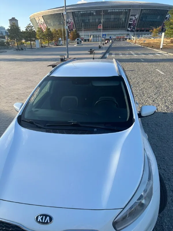 Продам автомобиль, kia ceed 2012 года выпуска, я второй владелец, машина в технически исправном состоянии, двигатель 1,6 в сочетании с механикой 6 ст. , пробег 150 тыс. на машине установлено гбо, на сидениях одеты чехлы, салон в отличном состоянии, комплектация с климатом, подогрев руля, зеркал и тд. , на кузове присутствуют возрастные коцки! машина не новая! но в очень хорошем состоянии!!! цена 1млн.50 тыс рублей. торг присутствует! тел +79493334076 территориально донецк калининский район! звоните поподробней расскажу! 📞 звоните: +7(949)3334076 - фотография - 10