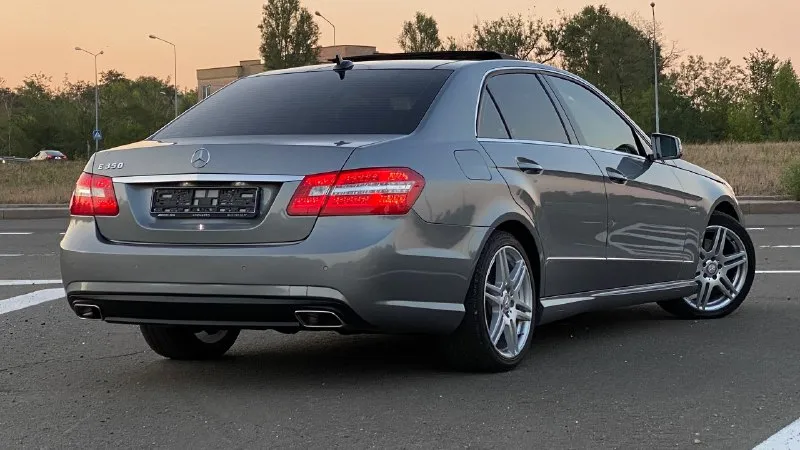 Mercedes benz w212 автомобиль в идеальном состоянии, не бит не крашен! готов на любые проверки за ваш счет! весь передок со стойками, ручками и зеркалами в качественной броне пленке. автомобиль весь обслужен, не требует ни малейших вложений, масла и фильтра новые. максимальная комплектация. amg обвес заводской. amg диски оригинал r18! панорама!двигатель и коробка работают идеально, двигатель без турбин самый надежный атмосферный. (двигатель 276.952 чугунный) кто знает тот поймет, в паре с коробкой автомат 7g-tronic. кузов в идеальном состоянии салон как новый ни потертостей ни дыр, в салоне не курят. в общем приезжайте на осмотр и сами убедитесь в качестве этого автомобиля! с документами полный порядок любой вид оформления. двигатель 3.5 (бензин) коробка автомат год 2012 цена 1.650.000₽ торг присутствует только при осмотре автомобиля! 📱+79494748264 +79886224342 телеграмм ⬆️ вотсап ⬆️ 📞 звоните: +7(949)4748264 - фотография - 3