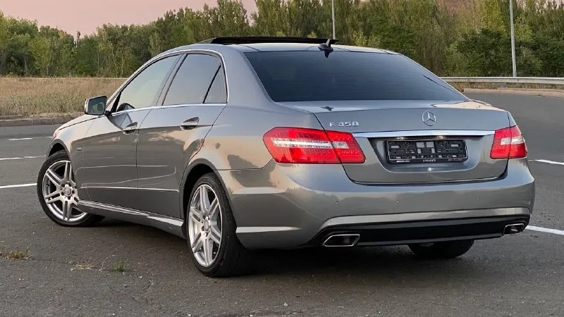 Mercedes benz w212 автомобиль в идеальном состоянии, не бит не крашен! готов на любые проверки за ваш счет! весь передок со стойками, ручками и зеркалами в качественной броне пленке. автомобиль весь обслужен, не требует ни малейших вложений, масла и фильтра новые. максимальная комплектация. amg обвес заводской. amg диски оригинал r18! панорама!двигатель и коробка работают идеально, двигатель без турбин самый надежный атмосферный. (двигатель 276.952 чугунный) кто знает тот поймет, в паре с коробкой автомат 7g-tronic. кузов в идеальном состоянии салон как новый ни потертостей ни дыр, в салоне не курят. в общем приезжайте на осмотр и сами убедитесь в качестве этого автомобиля! с документами полный порядок любой вид оформления. двигатель 3.5 (бензин) коробка автомат год 2012 цена 1.650.000₽ торг присутствует только при осмотре автомобиля! 📱+79494748264 +79886224342 телеграмм ⬆️ вотсап ⬆️ 📞 звоните: +7(949)4748264 - фотография - 4