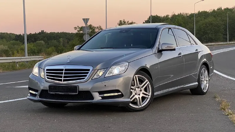 Mercedes benz w212 автомобиль в идеальном состоянии, не бит не крашен! готов на любые проверки за ваш счет! весь передок со стойками, ручками и зеркалами в качественной броне пленке. автомобиль весь обслужен, не требует ни малейших вложений, масла и фильтра новые. максимальная комплектация. amg обвес заводской. amg диски оригинал r18! панорама!двигатель и коробка работают идеально, двигатель без турбин самый надежный атмосферный. (двигатель 276.952 чугунный) кто знает тот поймет, в паре с коробкой автомат 7g-tronic. кузов в идеальном состоянии салон как новый ни потертостей ни дыр, в салоне не курят. в общем приезжайте на осмотр и сами убедитесь в качестве этого автомобиля! с документами полный порядок любой вид оформления. двигатель 3.5 (бензин) коробка автомат год 2012 цена 1.650.000₽ торг присутствует только при осмотре автомобиля! 📱+79494748264 +79886224342 телеграмм ⬆️ вотсап ⬆️ 📞 звоните: +7(949)4748264 - фотография - 9