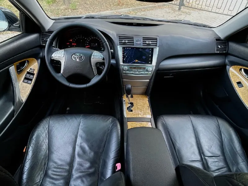 В продаже легендарный седан 🚀 один владелец 🔥 птс оригинал ! ❇️ чистая японка ! 🏯 tayota camry 40 🇯🇵 с надежным мотор 2.4 бензин и хорошей 🚀 не убиваемой коробкой автомат aisin ✅ приобреталась в автосалоне города 🏯донецка авто совершенно местное ! ❇️ сейчас стоит на 180 регионе своевременно обслуживание машины ! имеется три ключа сигнализация с автозапуском магнитола с навигацией и камерой заднего вида рабочей, что очень помогает парковаться ! обслуженный совсем не давно газовое оборудование ходовая огонь 🔥 имеется два комплекта колес зима-лето зима на r16 лето на красивых r17 гаражное хранение по кузову имеются возрастные моменты есть притертости не стали убирать все эти моменты так как родная краска ! крашено всего два элемента на авто просто косметика ничего критичного! все легко можно проверить пробег 260.000км автотека 🌿 год выпуска 2007 по документам оформлена на меня я вледелец ! приветствуется полное переоформления и сопровождения в мрэо ! ц 📞 звоните: +7(949)3782662 - фотография - 10