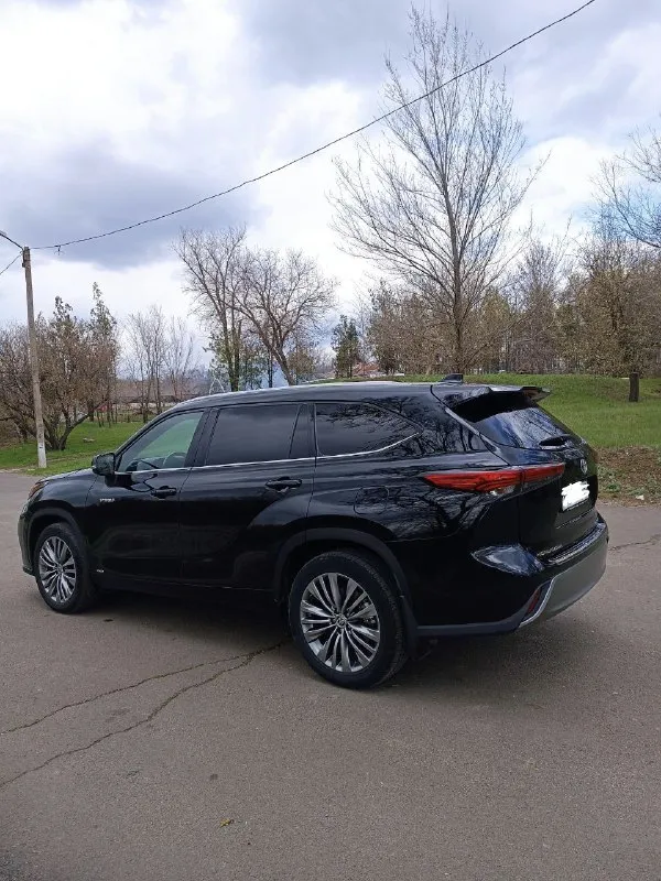 Продам гибридный toyota highlander 2.5 at 2020 год 90 т. км. отличное состояние. комплектация платинум. есть все, панорама, проекция на лобовое стекло, большой монитор, круговой обзор, активный круиз, 3 ряда сидений второй капитаны. салон кожа. вентиляция, подогрев сидений. 4.6🍋 +79497215525 - фотография - 3