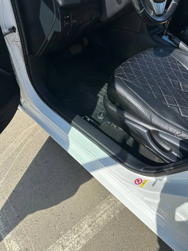 Продаю тоyota corolla 2015 г. в автомат в идеальном состоянии не бита не крашена не подкрашена 200% 134.000 родного подверженного пробега нет ни сколов ни вмятин ни царапин все стекла родные включая лобовое работает каждая кнопочка все фильтра и масла заменены надежное ухоженное авто с прозрачной историей из недостатков ( подмят порог 10см на фото видно ) хозяин цена 1.410.000 тогда нет тел +7 (949) 630-76-48 +79051013325 +380950317809 телеграмм 📲 tg: @marinka3281 📞 звоните: +7(949)6307648 - фотография - 4