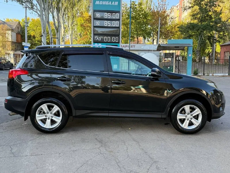 Продам toyota rav4 2.0 бензин год выпуска 2013 состояние идеальное. без вмятин царапин и рыжиков сервисные книги. сигнализация pandora парктроники камера заднего хода вложений не требует! любое оформление! я втарой хозяин! салон не затертый не порваный авто полностью обслужена до мелочей полный привод работает! мотор работает ровно. коробка переключает идеально климат контроль работает все жидкости заменены! стекла все родные каждая кнопка работает) цена 1.790₽ торг. +7-949-794-46-27 остольные вопросы по телефону звоните в любое время. - фотография - 3