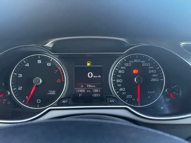 Audi a4 в8 restaling 🚘 1.8 tfsi ( едет очень бодро)☄️ 2️⃣0️⃣1️⃣2️⃣ года выпуска коробка - робот 🤖 пробег 177 тысяч 💯 в машине было сделано и заменено:поршни, шатуны, вкладыши, цепи грм, опорный кронштейн распредвалов(последней ревизии), тефлоновые кольца на форсунках, все сальники и прокладки, помпа, клапана и магниты фазовращателя, тормозные колодки🛠️ заменено масло в коробке, а также все жидкости в машине и новые фильтра кондиционер обслужен, заправлен, работает исправно✅ подогрев сидений и зеркал🔥 двухзонный климат контроль мульти руль, гур, usb, aux, музыка, компьютер💻 салон чистый, не прокуренный🧼 проверка авто на любом вашем сто в машину сел, завел и поехал хоть в москву, хоть в питер 🏙️ продажа от собственника, переоформление +79497127735 женя - фотография - 7