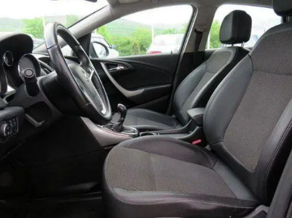 Opel astra j рейсталенг год выпуска 2012 конец, объем двигателя 1.6 16v кпп 5 ступенчатая родной пробег 158.000 т км один владелец, авто, всю жизнь, в одной семье, состояние кузова впечатляет рыжиков сколов и тд нет ! авто в отличном состояние в красивом цвете синий металлик, богатая комплектация, круиз контроль, двух зонный климат контроль, датчик света, датчик дождя, комбинированный салон, подогрев сидений, подогрев руля, подогрев стекла, полный электростеклопакет, парктроники, хорошая акустика, комплект резины с дисками, две пары заводских ключей, сервисные книжки и т. п, автомобиль без вложений! готов на любое сто я владелец по документам продаже с оформлением в мрэо осмотр г. донецк цена 815.000.р аргументированный торг номер телефона +7949-510-46-92 - фотография - 6