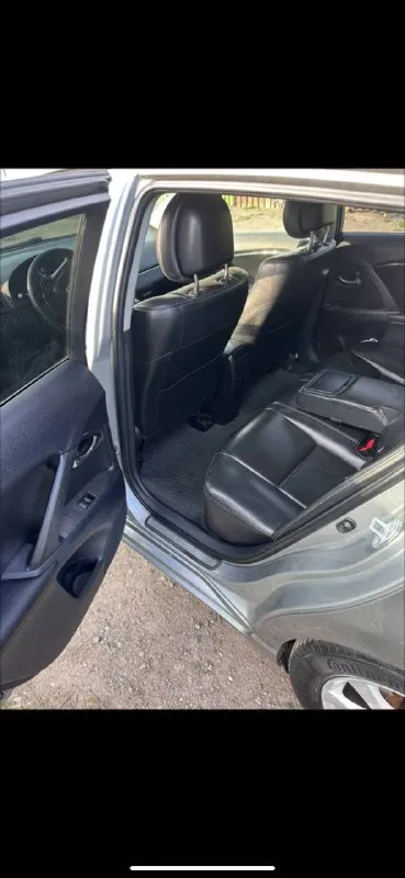Toyota avensis 2011 2.2 дизель акпп двигатель d-сat 2,2 d пробег 262 тыс. км кoмфopтaбeльный авто с объемным багaжником. резина рirelli. резина зимы. есть вся подтверждающая документация. пригнан в 22 году из польши. на днр номерах, не пятилетка!!! обмен на кроссовер!!! заменены подушки двигателя и тормозные диски. резина в комплекте стоимость 1.010.000₽ торг+79497394547 - фотография - 4