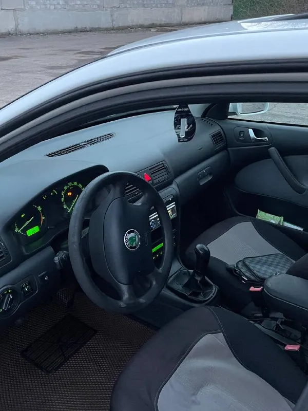 Продам skoda октавия тур двигатель 2,0 газ евро4(работает исправно, зарегистрирован) мкпп 5ст, ходовая не гремит! климат контроль работает исправно (печка, кондер и работают) люк(работает во всех положениях), подогревы сидений, зеркал! круиз контроль! цена 520.000 рублей, торг! +79490844038 находится в ханженково! 📞 звоните: +7(949)0844038 - фотография - 5