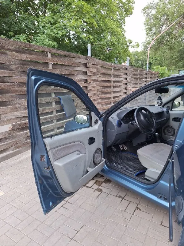 ‼продам dacia logan дача логан‼ ✅2007 год ✅193 тыс пробега ✅двигатель 1.4 бензин, газ ✅механика ✅по комплектации: гур, сигнализация, музыка (usb, aux), стоит новая летняя резина, передние элекстростеклоподъемники, электрозеркала, обогрев заднего стекла. есть вопросы по замкам! нужно делать заднюю левую арку, дно целое, правый порог подмятый! газ вписан в птс, но им нужно заниматься! я собственник, владею 2 года!остальные вопросы по телефону. 🔥цена: 260 тыс. рублей, торг🔥 осмотр г. луганск, +79591660036 виталий 📞 звоните: +7(959)1660036 - фотография - 8