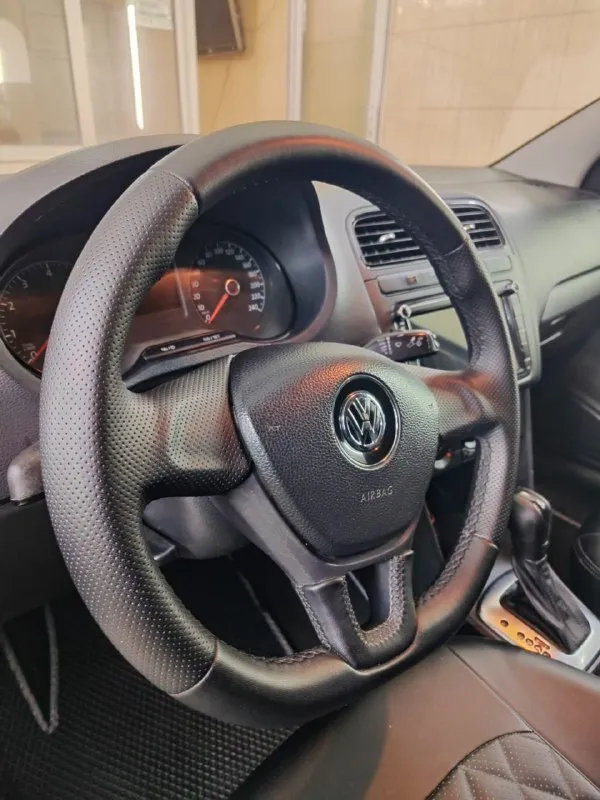 Продам volkswagen polo 2016 год, 1,6 6ступенчатый автомат, пробег 177 тысяч, то проведено, машина на новой резине, кондиционер работает как надо. Цвет авто очень красивый и редкий в нашем регионе. Цена данного авто 930 тысяч. Торг минимальный. Осмотр макеевка телефон для связи +79495080878 - фотография - 2