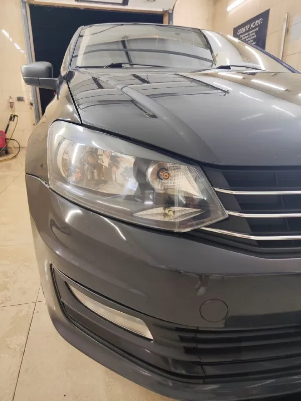 Продам volkswagen polo 2016 год, 1,6 6ступенчатый автомат, пробег 177 тысяч, то проведено, машина на новой резине, кондиционер работает как надо. Цвет авто очень красивый и редкий в нашем регионе. Цена данного авто 930 тысяч. Торг минимальный. Осмотр макеевка телефон для связи +79495080878 - фотография - 5