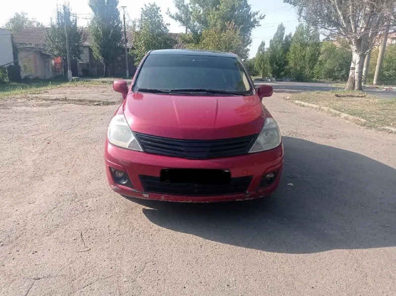 Продам nissan tiida 1.6 2010 года. пробег 260 тысяч. машина хорошая, вложений не требует, сел поехал. ходовая новая, масло менялось вовремя. недавно были обслужены тормоза в круг. мультируль, кондиционер (заправлен) все электростеклоподьемники, подогрев передних сидений, андроид магнитола электро зеркала. коробка механика. цена 550 тысяч +79494170737 - фотография - 2