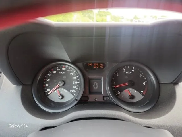 К продаже рено меган отличное состояние для своих лет покупка и регистрация 2006 4 хозяина ходовая отлично, плотная мягкая двигатель работает отлично кпп отлично дно, пороги, арки дверей, всё целое, салон чистый гур кондиционер 6 подушек безопасности аbs эл. стеклоподьемники и эл. зеркала подогрев передних сидений музыка сигнализация заводская цена 425 т. р. +79494213117 +79495206167 - фотография - 10