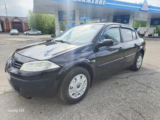 К продаже рено меган отличное состояние для своих лет покупка и регистрация 2006 4 хозяина ходовая отлично, плотная мягкая двигатель работает отлично кпп отлично дно, пороги, арки дверей, всё целое, салон чистый гур кондиционер 6 подушек безопасности аbs эл. стеклоподьемники и эл. зеркала подогрев передних сидений музыка сигнализация заводская цена 425 т. р. +79494213117 +79495206167 - фотография - 2